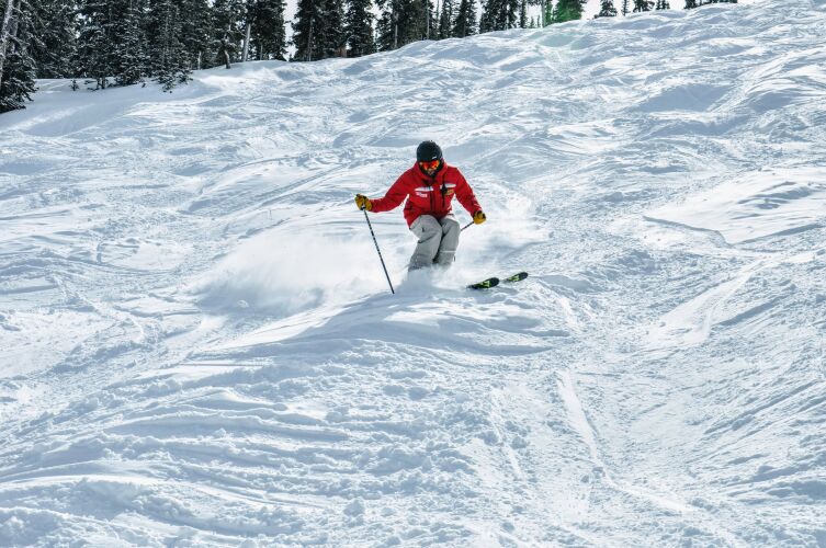 Skiën op skibaan